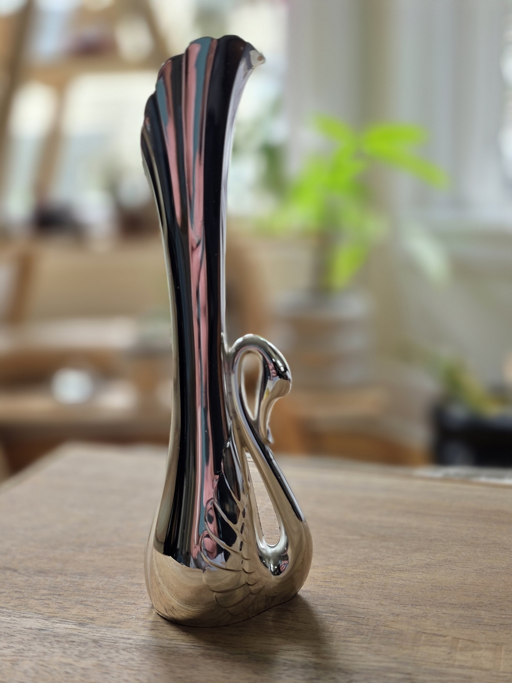 vintage Oneida silver-plated swan bud vase, standing approximately 7 inches tall - Picture 2 of 16